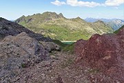50 Al Passo di Valsanguigno-W (2320 m) con rocce rossicce di Verrucano Lombardo